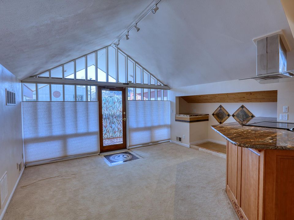 Upgraded penthouse with views