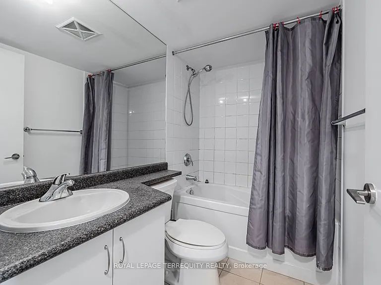 209 Fort York Blvd #658 — Photo 12