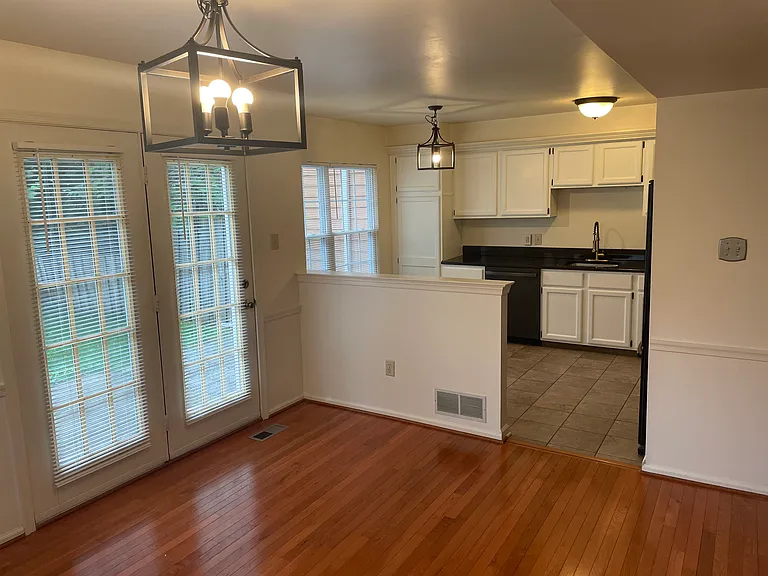 465 Trumbull Ct — Photo 7