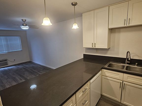 4th image of 528-575 28th St #24