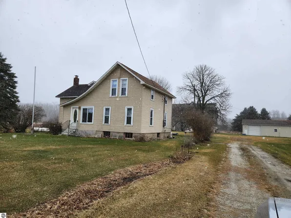 683 Hickory Island Rd, Standish, MI 48658