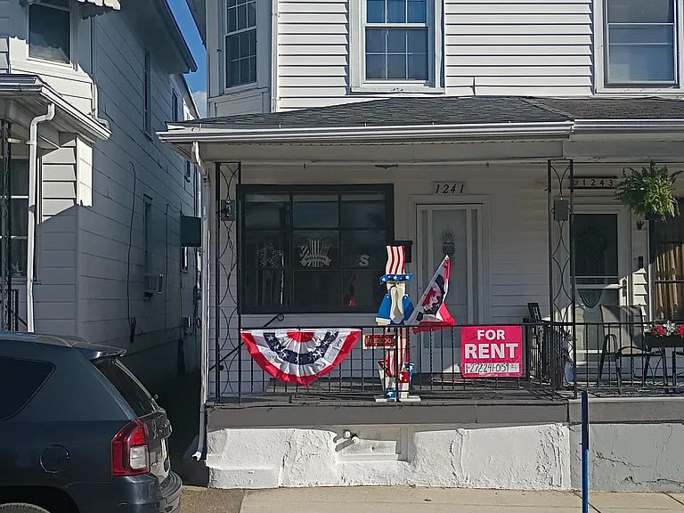 1241 Scott St — Photo 1