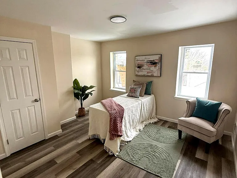 1028 E North Ave — Photo 16