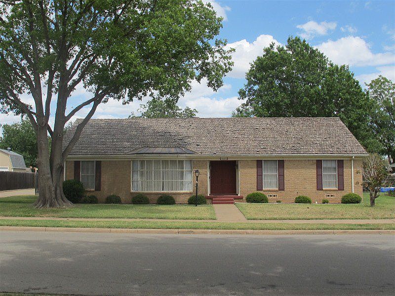 1st image of 2607 N Leighton Cir