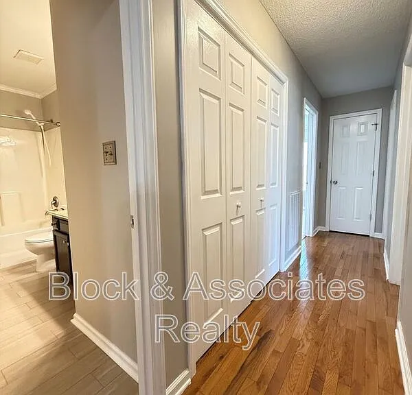 610 E Jones Ave — Photo 8