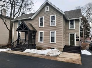 1510 W State St #4, Geneva, IL 60134