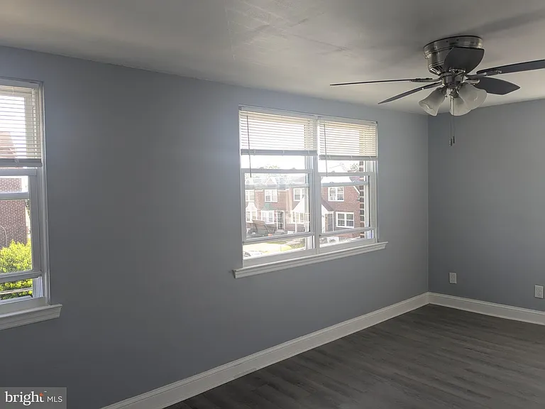 1327 E Weaver St — Photo 8