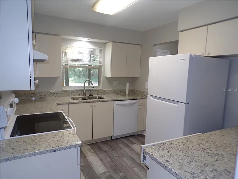 1088 Melville Rd #A — Photo 8