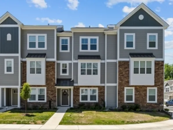 2022 Laycock Ln #101, Suffolk, VA 23435