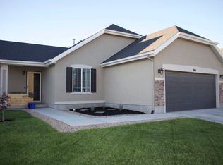 860 W Pickering Dr, North Salt Lake, UT 84054
