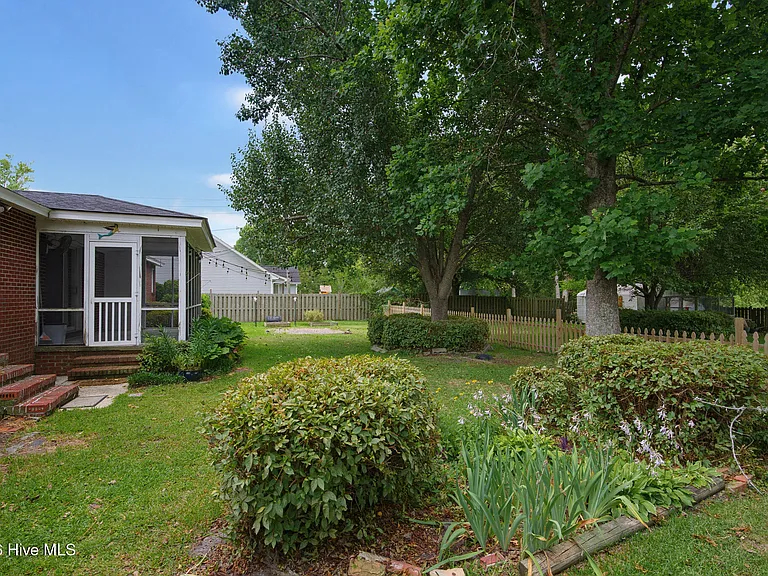 46 Holland Dr — Photo 43