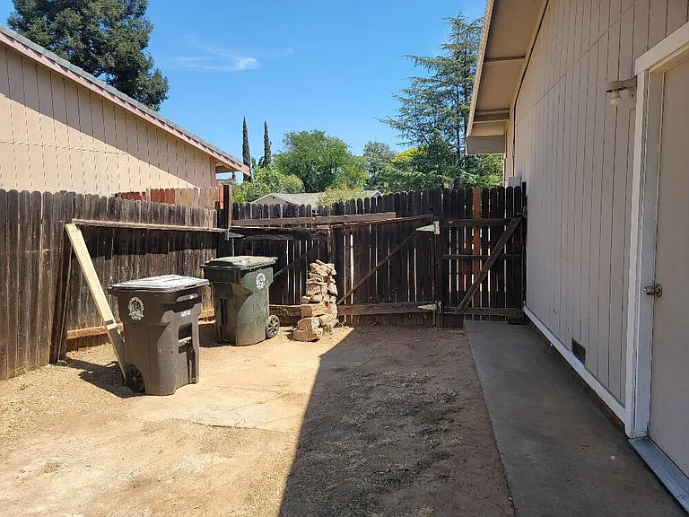 10020 Biscanewoods Way — Photo 18