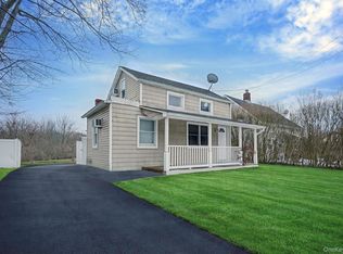 723 W Main Street, Riverhead, NY 11901