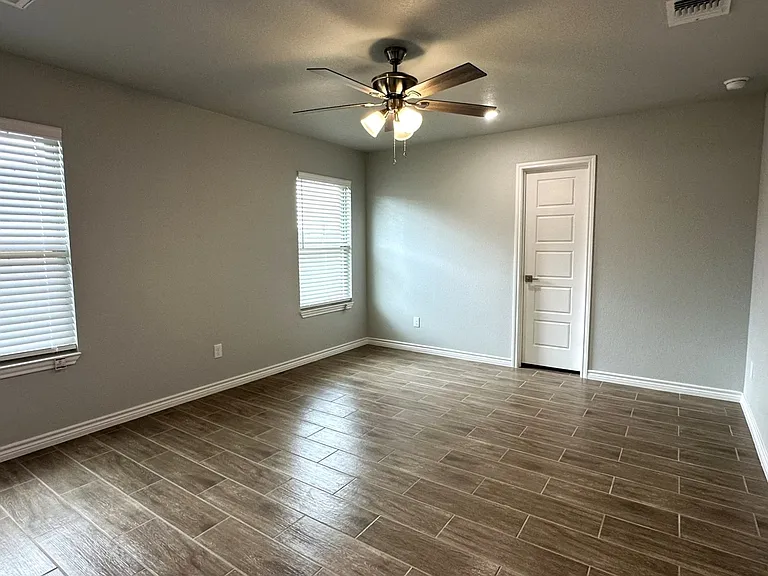 5202 White Rose Dr — Photo 9