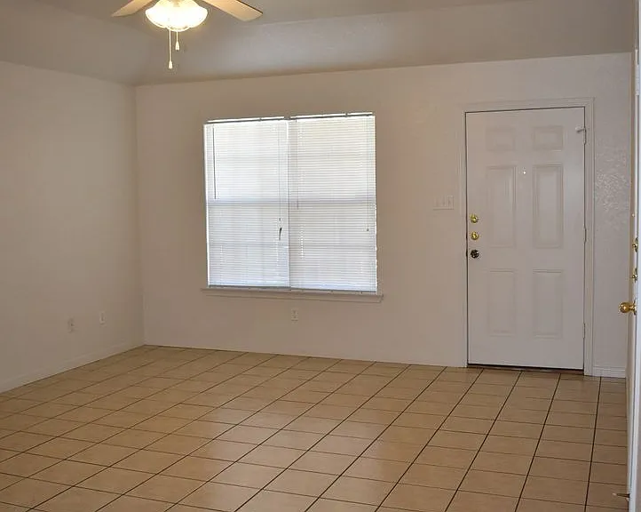 1614 Yuma Trl — Photo 2