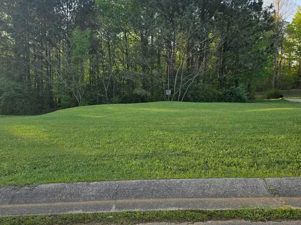 186 Grove Cir, Bessemer, AL 35023