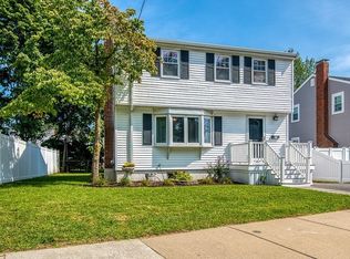 27 Pinefield Rd, Hyde Park, MA 02136