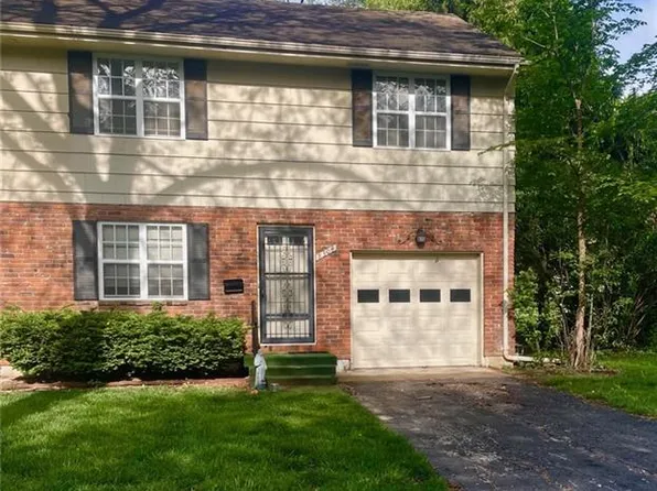 8304 Hemlock St, Overland Park, KS 66212