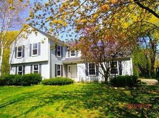 11211 N Bobolink Ln, Mequon, WI 53092