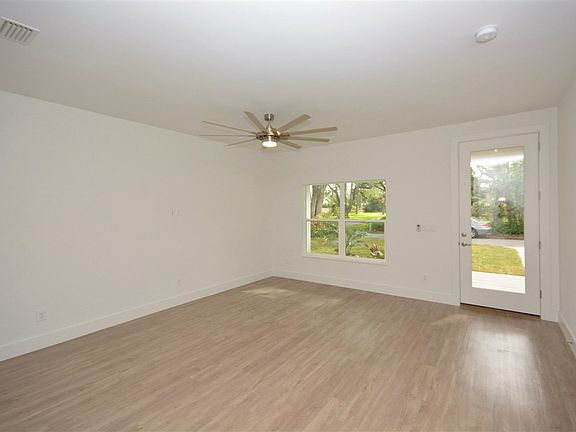 4th image of 400 C St