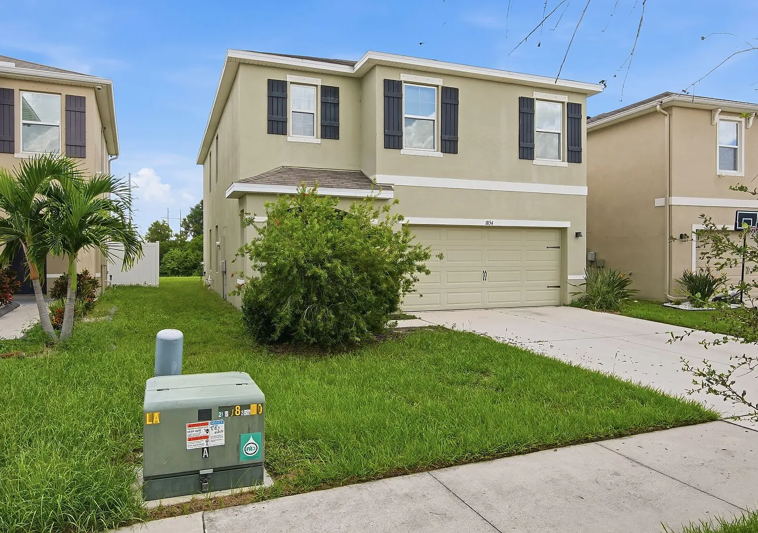 Large 5bds/2.5 Bths Home With Loft , Large Backyard Close To All! — Photo 1
