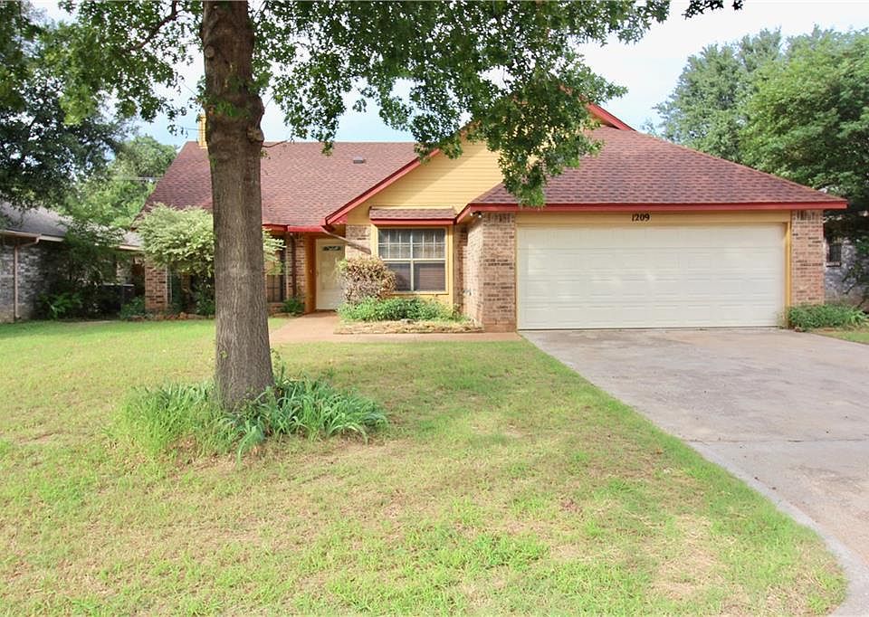 1st image of 1209 Eagle Lake Dr