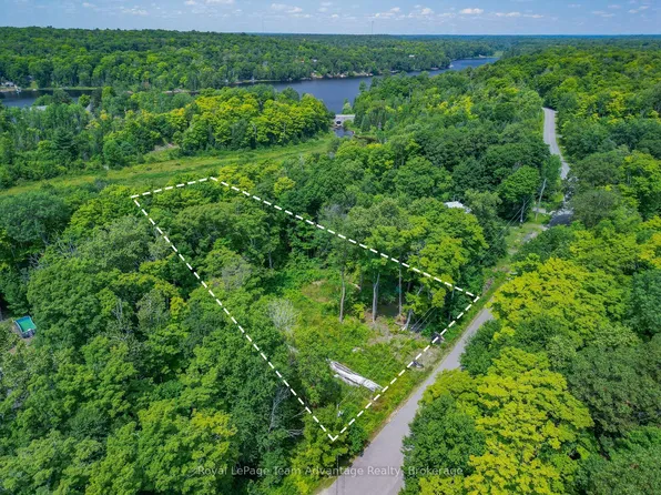 17 Cornflower Rd, McDougall, ON P2A 2W7