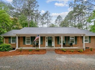450 Crestview Rd, Southern Pines, NC 28387