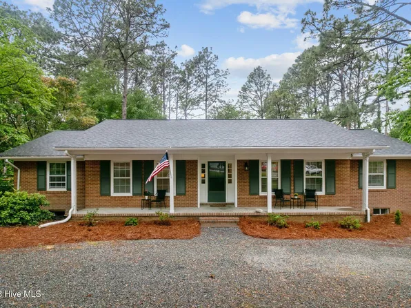 450 Crestview Rd, Southern Pines, NC 28387
