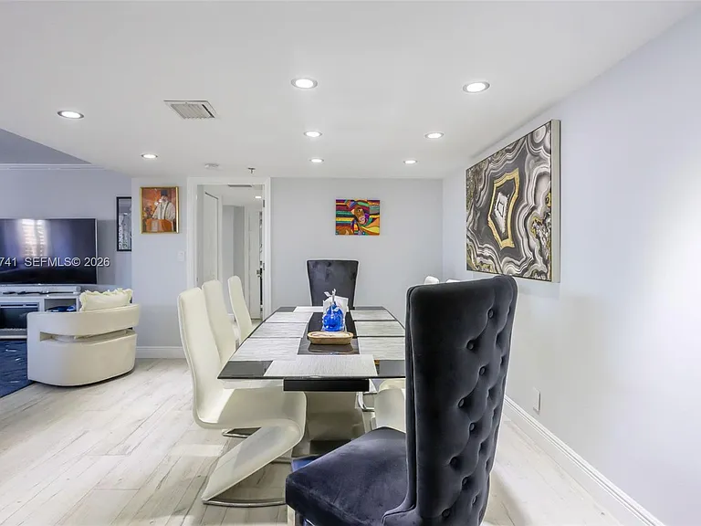 300 Three Islands Blvd #Penthouse 3A — Photo 8