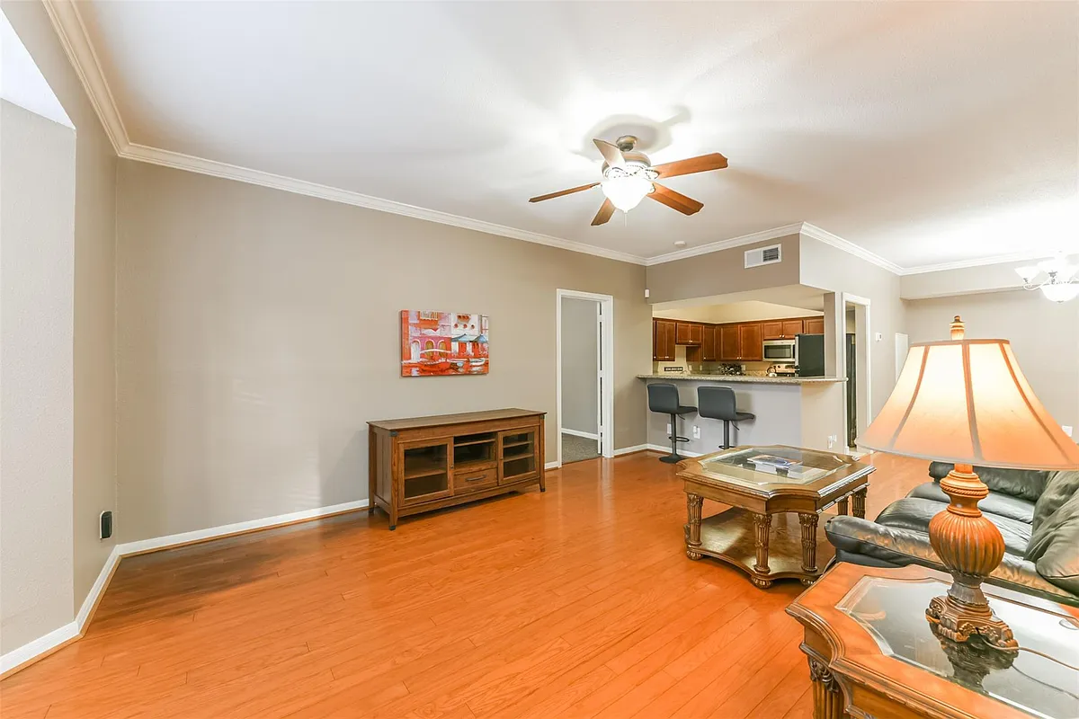 Building Photo - 2255 Braeswood Park Dr #153