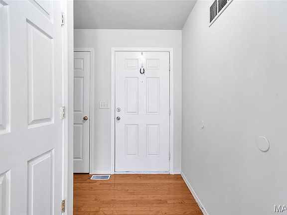 3rd image of 247 Centerfield Dr