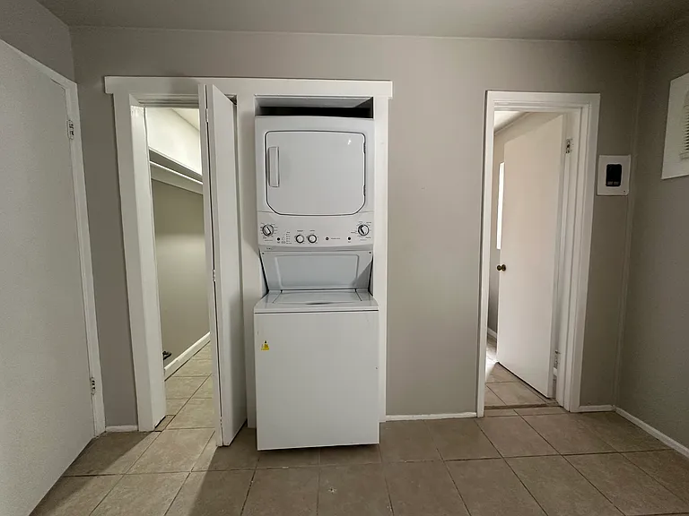 Renovated, Open Studios Near Unm / Cnm - Available Now! — Photo 49
