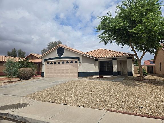 3rd image of 15736 W Crocus Dr