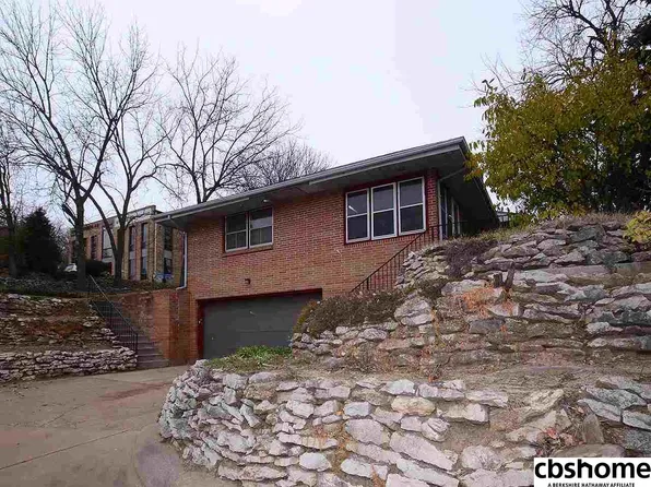 7630 Pacific St, Omaha, NE 68114