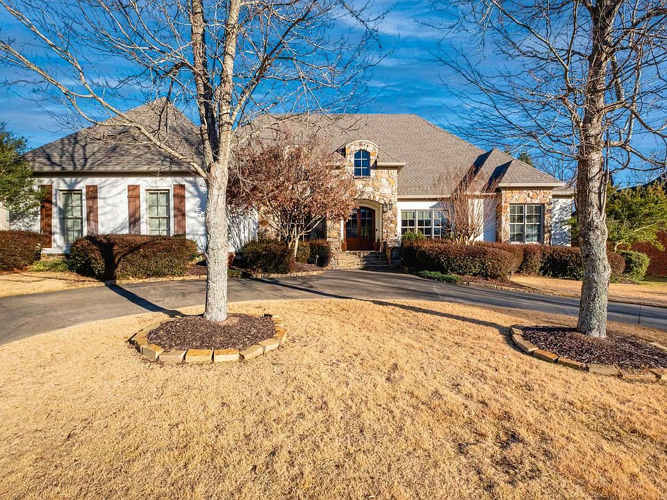 1st image of 107 Deauville Dr