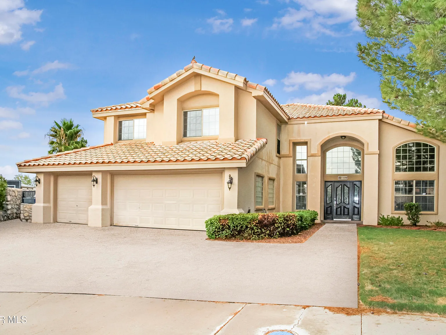 5 bed, 4.5 bath, 3604 sqft, $4,750 — Photo 2