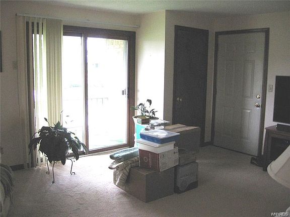 3rd image of 2180 Violet Cir APT 4