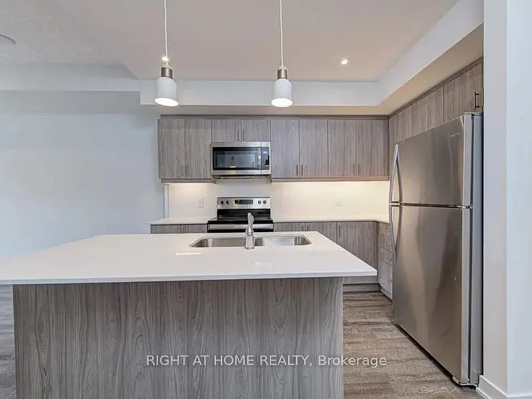 16 Markle Cres #312 — Photo 2