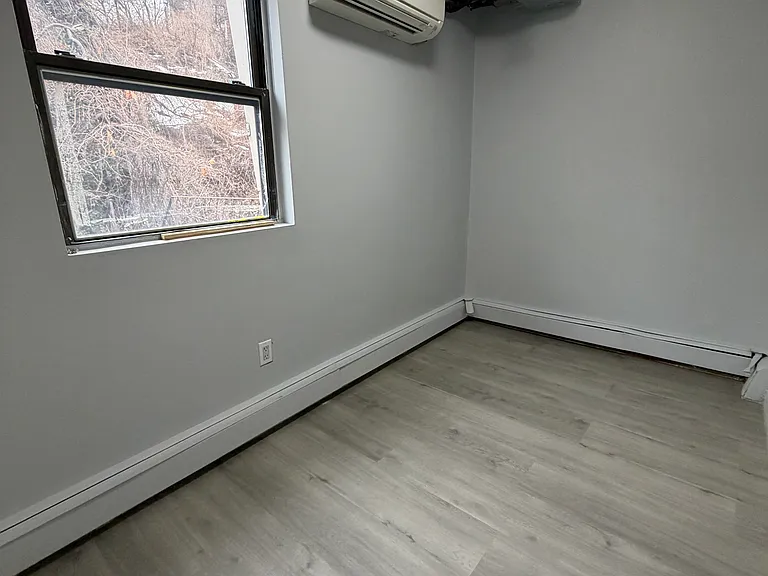 176 Oak St #3R — Photo 3