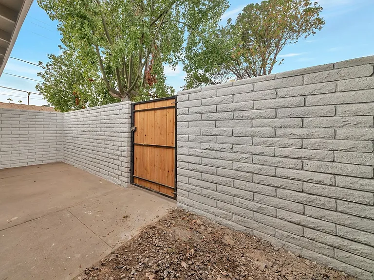 1001 W Flint St — Photo 43