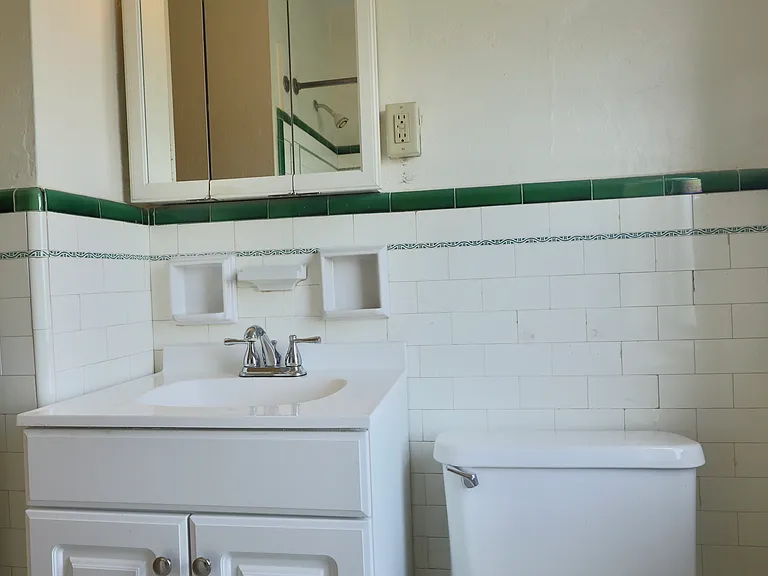 Apartments On Academy — Photo 25