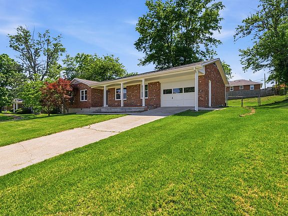 2nd image of 105 Robin Rd
