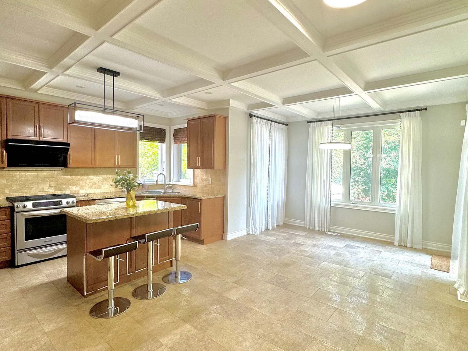 6 bed, $5,800 — Photo 2