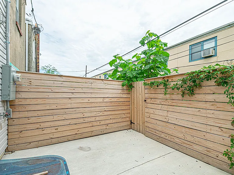 2137 Cross St — Photo 6