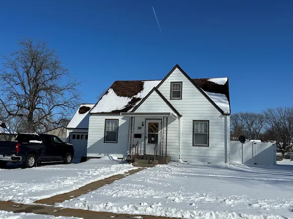 1010 Morton St, Holdrege, NE 68949