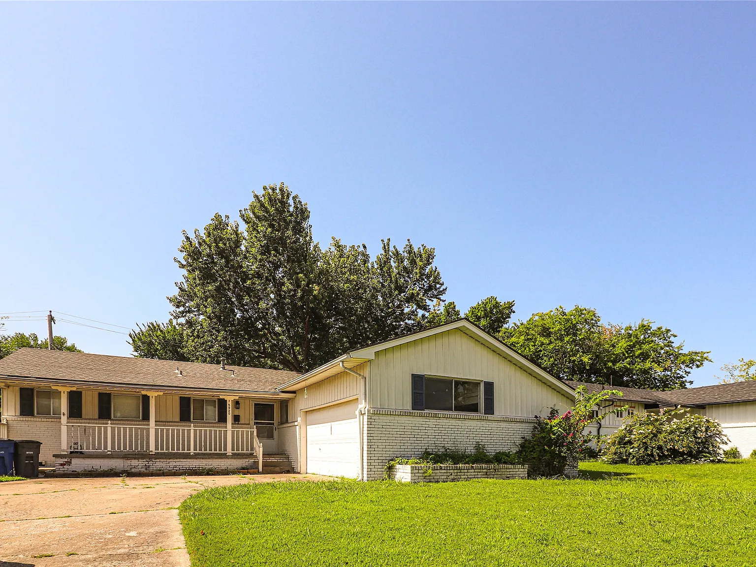 3 bed, 1.5 bath, 1246 sqft, $1,450 — Photo 1