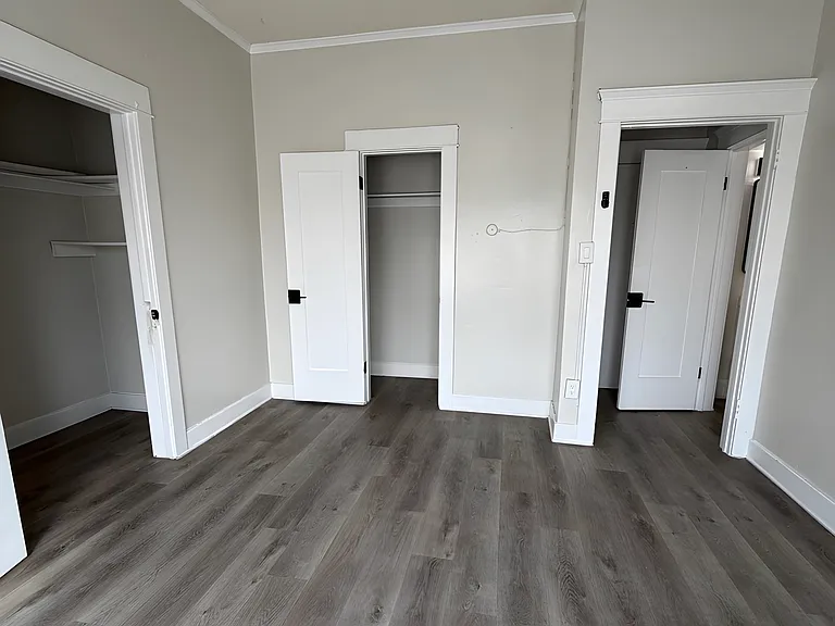 194 W 41st Pl #10 — Photo 2