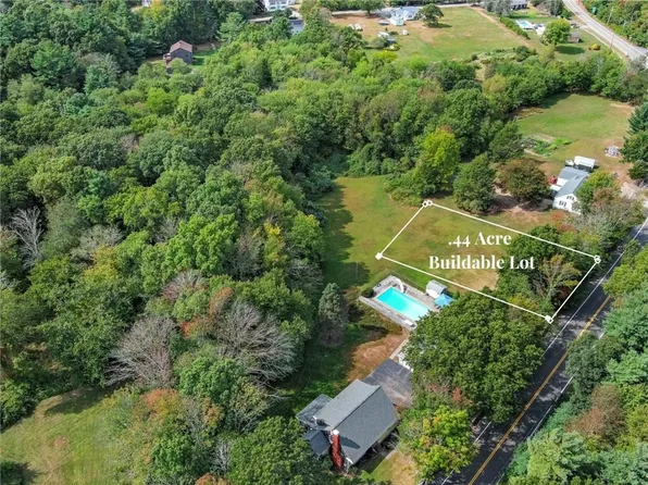 35 N Main St, Assonet, MA 02702