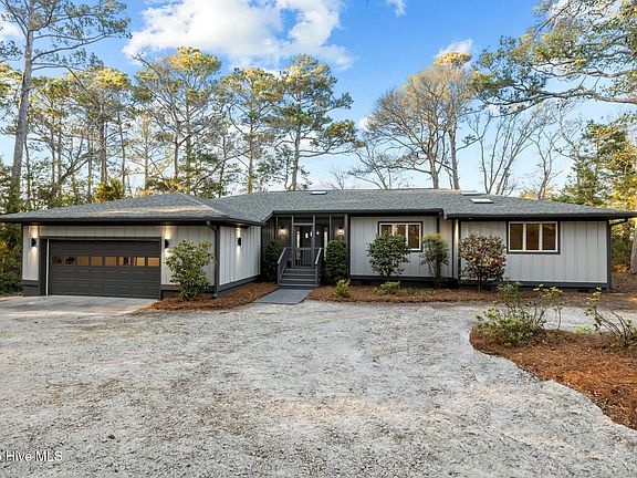 3rd image of 136 Oakleaf Drive